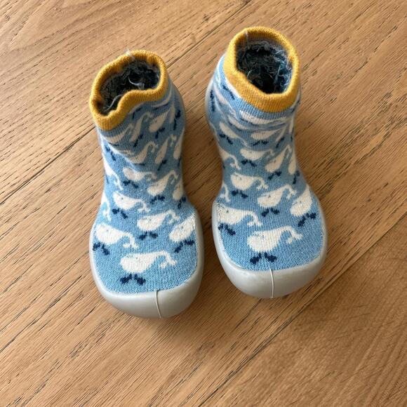 Blue and white whale print - Picture 1 of 4